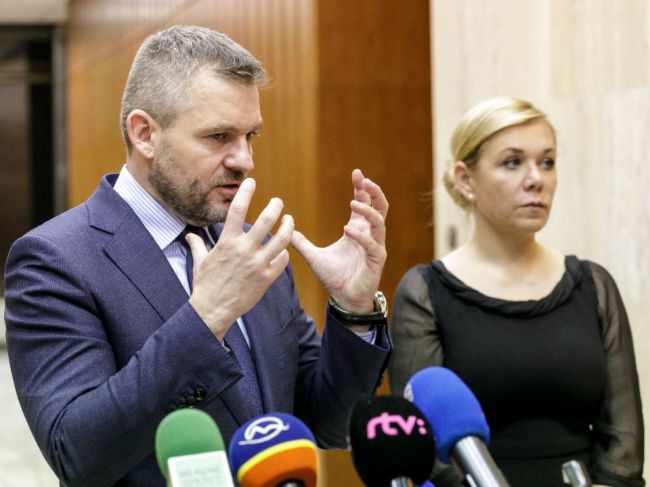 Premiér: Krízový štáb bude riešiť aj karanténu pre všetky príchody zo zahraničia