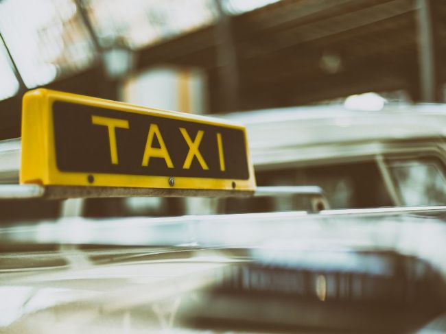 V Česku je už 91 osôb infikovaných koronavírusom, 10 ľudí nakazil pražský taxikár