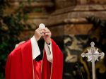 Biskupi vyhlásili pôst za odvrátenie šírenia nového koronavírusu