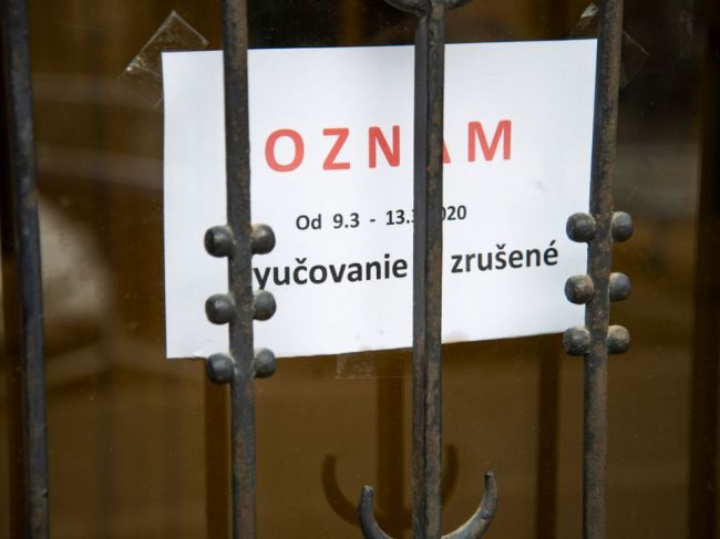 V prípade zatvorenia škôl sa bude rozhodovať aj o termíne písomnej maturity