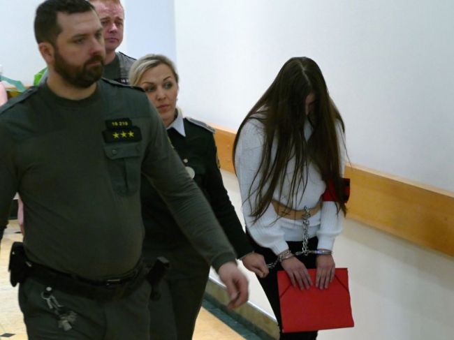 Žilinský krajský súd ponechal vo väzbe 17-ročnú Juditu, je obžalovaná z vraždy