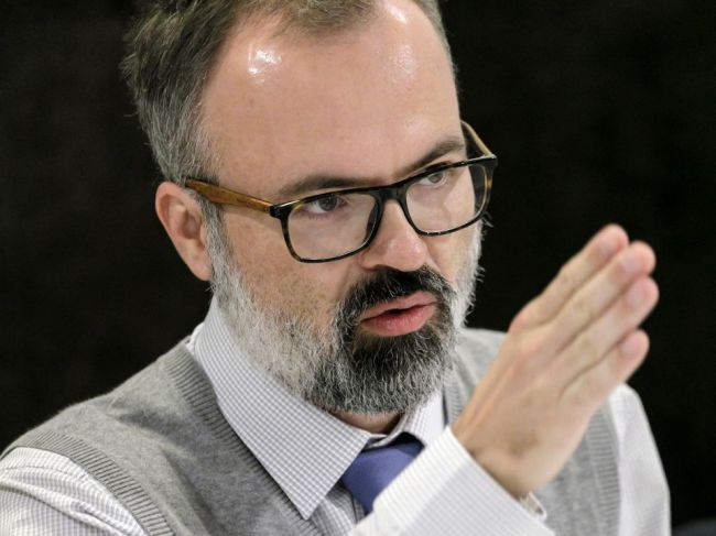 Peniaze na rozvoj učiteľov treba posielať priamo do škôl, tvrdí To dá rozum