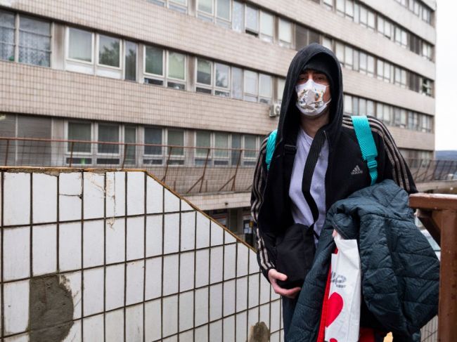 Pacient s COVID-19 hospitalizovaný na Kramároch sa v meste nepohyboval