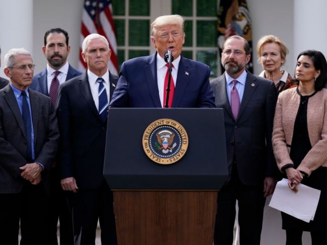 Trump v súvislosti s koronavírusom vyhlásil stav núdze