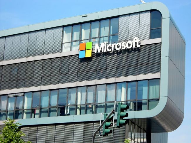 Bill Gates opúšťa Microsoft, chce sa viac venovať charite
