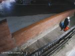 Policajti žiadajú verejnosť o pomoc pri stotožnení neznámych osôb na záberoch