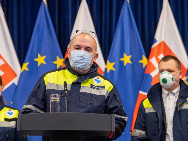 Správa štátnych hmotných rezerv podpísala zmluvy na dodanie 30 miliónov rúšok