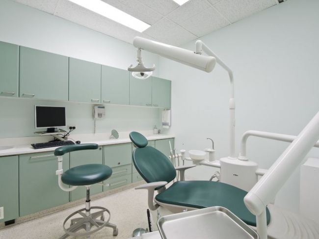 Komora odporúča obmedzenie prevádzky ambulancií zubných lekárov