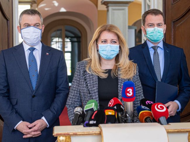 Poslanci budú mať na ustanovujúcej schôdzi rúška aj ochranné rukavice
