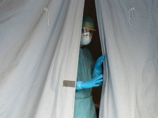 V preventívnej karanténe zostalo 22 lekárov a 30 sestier bojnickej nemocnice