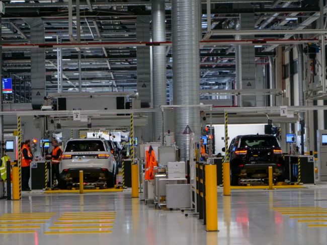 Jaguar Land Rover obmedzí koncom týždňa prevádzku v nitrianskom závode
