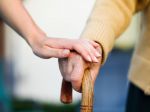 Podvodníci sa pod zámienkou pomoci usilujú získať adresy seniorov