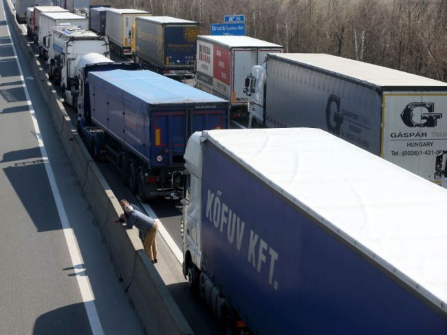 Slovensko a Maďarsko sa dohodli na dočasnom otvorení hraničného priechodu