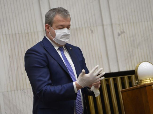 Andrej Danko otvoril rokovanie ustanovujúcej schôdze Národnej rady SR, poslanci majú rúška