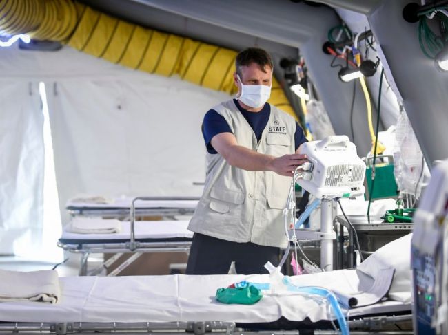 Počet obetí nového koronavírusu presiahol celosvetovo 10.000