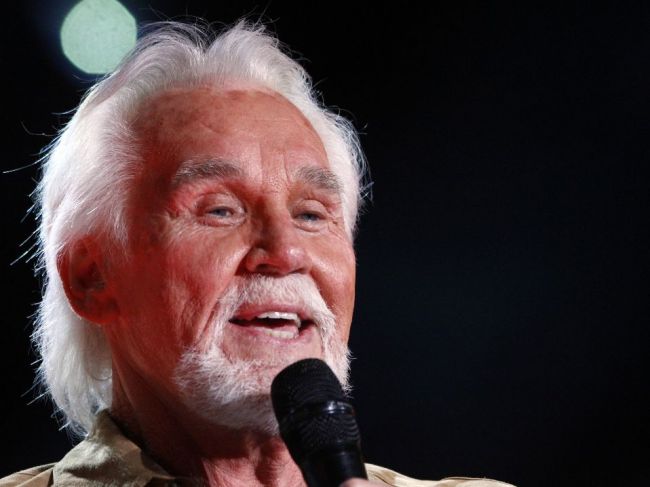 Vo veku 81 rokov zomrel americký spevák a pesničkár Kenny Rogers