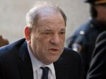 Pozitívny test na koronavírus má aj odsúdený producent Weinstein