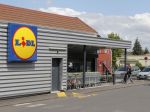 Predajne Tesco a Lidl upravujú otváracie hodiny