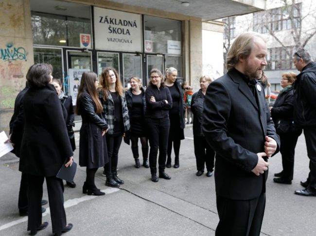 Štúdia: Na Slovensku sa cíti byť spoločnosťou ocenenými len 4,5 percenta učiteľov