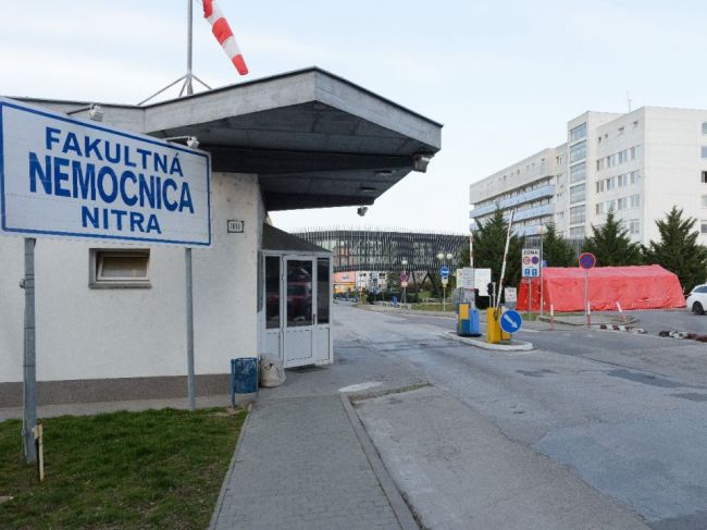 Fakultná nemocnica v Nitre vyzvala ľudí, aby pacientom nenosili balíčky