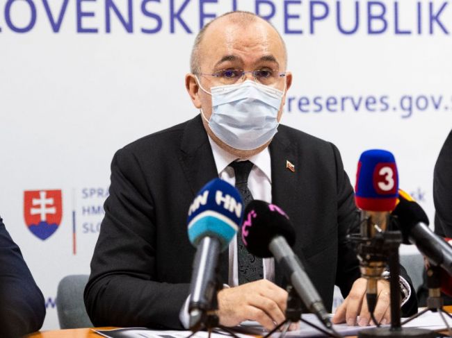 Pellegrini vyzval Kičuru, aby sa nevrátil do talára, kým trvajú podozrenia