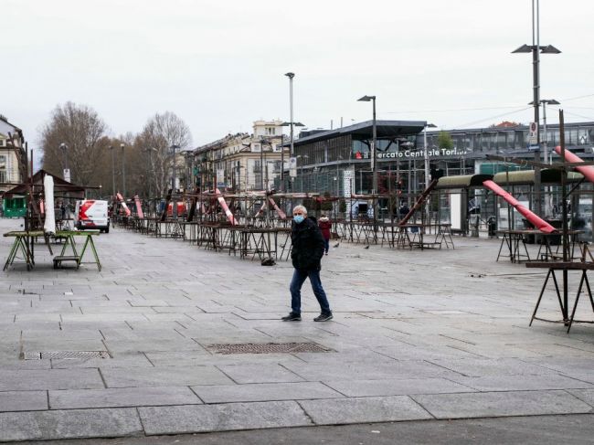 Taliansko zakázalo aj cestovanie v rámci krajiny s cieľom spomaliť nákazu