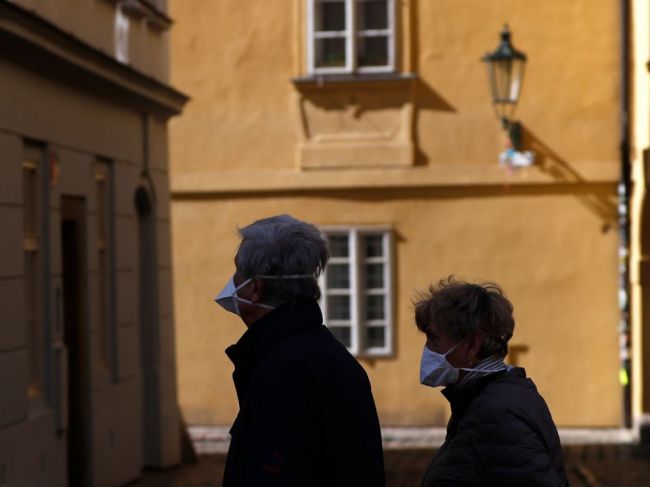 V Česku schválili predĺženie obmedzení voľného pohybu osôb