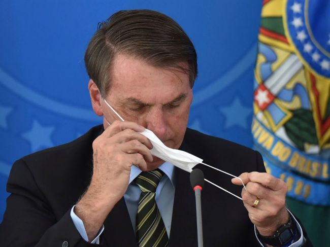 Brazílčania nepokladajú opatrenia prezidenta proti koronavírusu za dostatočné