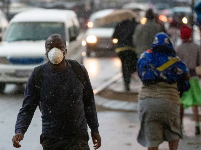 Juhoafrická republika zavádza 21-dňový zákaz vychádzania
