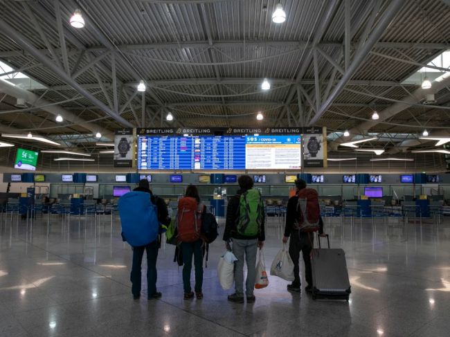 Ministerstvo zahraničia odporúča občanom SR, aby necestovali do žiadnej krajiny sveta