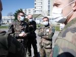 Talianske úrady zhabali takmer 2000 respirátorov, ktoré smerovali do Grécka