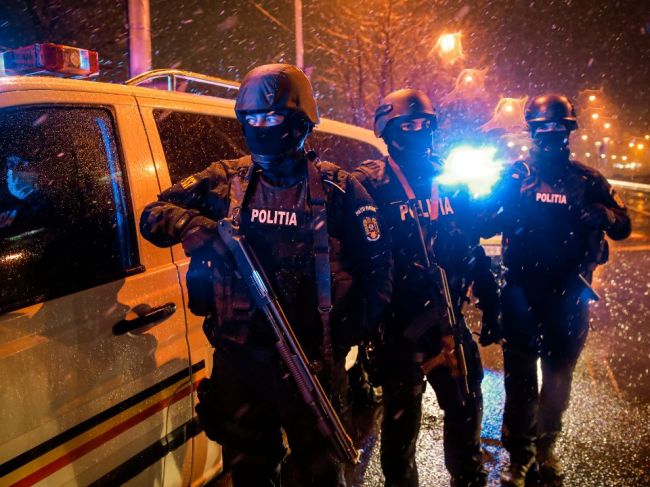 Rumunsko zavádza prísne obmedzenie pohybu ľudí, kontrolovať to bude armáda