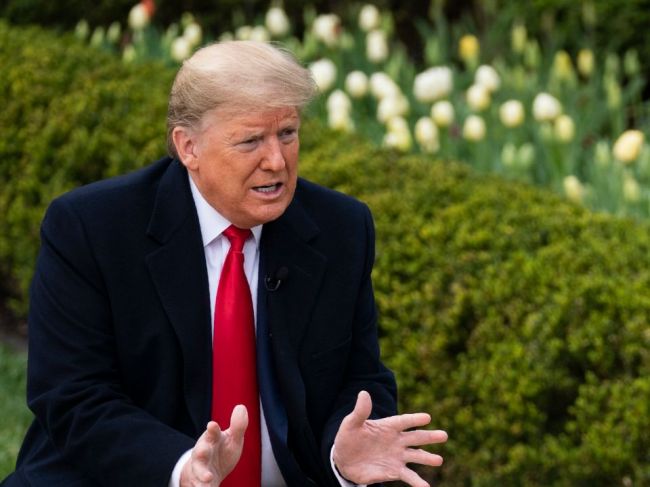 Trump varoval, že obmedzenie pohybu osôb môže "krajinu zničiť"