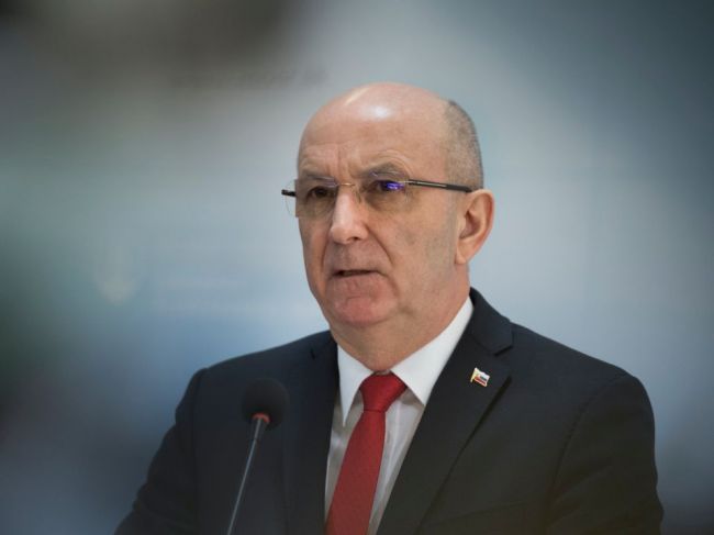Hoľka odvolali z funkcie šéfa úradu MO SR, nahradí ho Peter Kozák