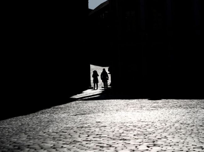 V Česku sa na verejnosti môžu ľudia združovať nanajvýš vo dvojiciach