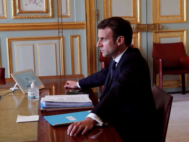 Macron: Kríza vyvolaná šírením koronavírusu ohrozuje európsky projekt a Schengen