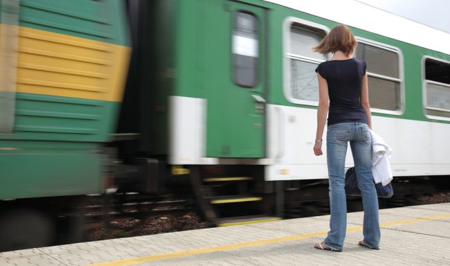 Vláda schválila dočasné zrušenie bezplatnej železničnej dopravy pre študentov