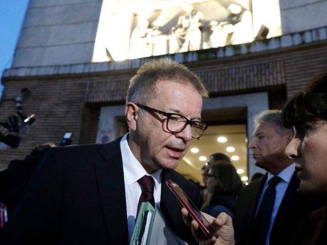 Rakúsko chce začať vo veľkom testovať ľudí na koronavírusovú protilátku