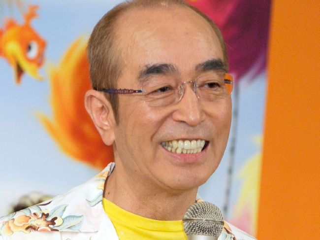 V Japonsku zomrel na COVID-19 populárny komik 