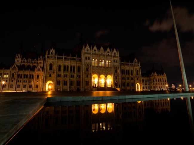 Počet nakazených novým koronavírusom v Maďarsku stúpol na 447, zomrelo už 15 ľudí
