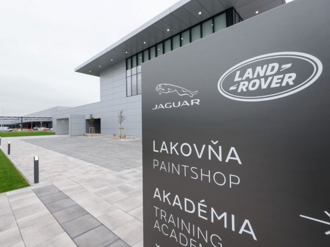 Automobilka Jaguar Land Rover darovala nemocniciam v Nitre ochranné pomôcky