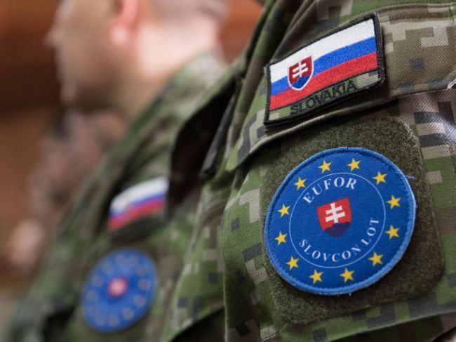 Slovenskí vojaci v zahraničí zostanú na misiách dlhšie, nemá ich kto prestriedať