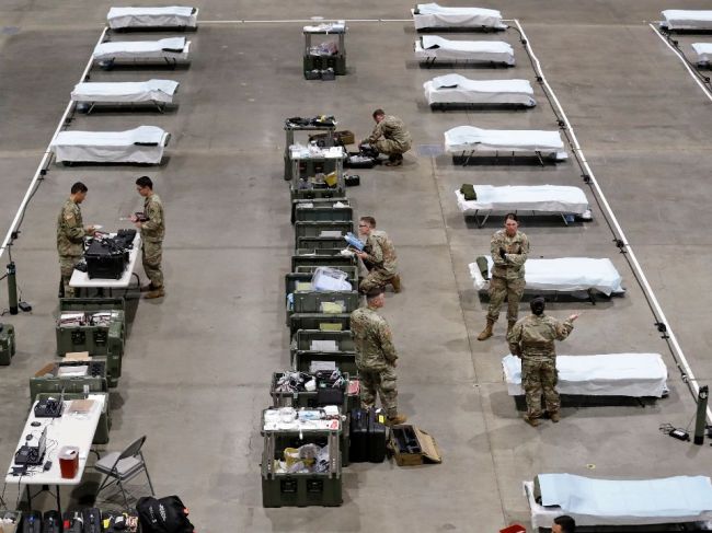 Počet úmrtí na koronavírus v USA prekročil 4000