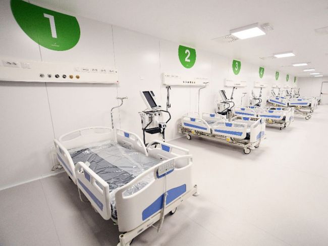 Lekári varujú: Prepúšťanie do domácej liečby môže aktivovať "biologickú bombu"