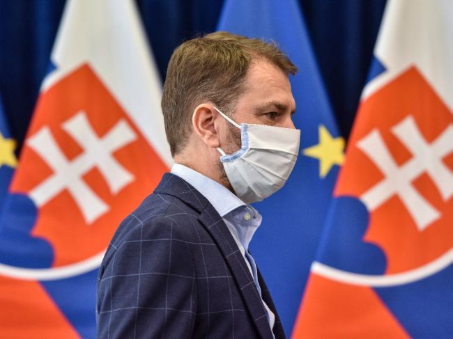 Premiér nemá problém s tým, aby školské jedálne varili stravu a rozvážali ju