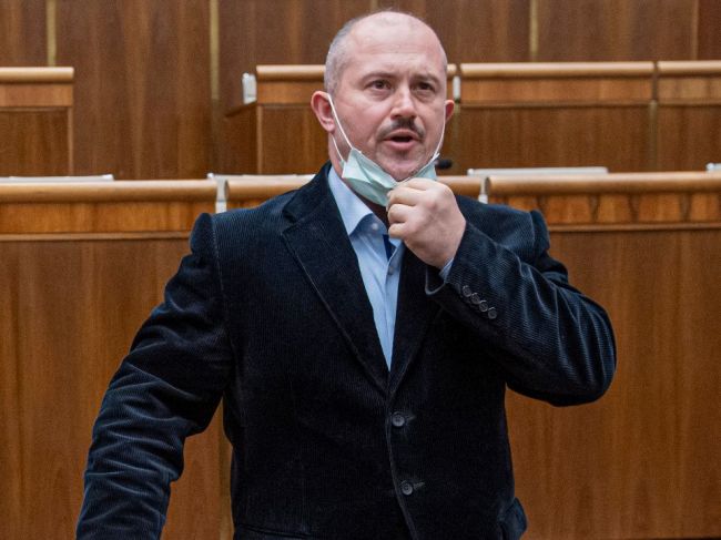 Súd zrušil aprílový termín pojednávania o kontroverzných šekoch Mariana Kotlebu