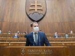 V úvode schôdze mimoriadne vystúpil premiér Matovič, apeloval na opozíciu