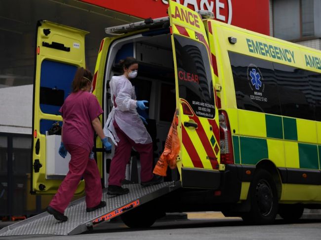 Británia hlásila rekordných 684 nových úmrtí na koronavírus