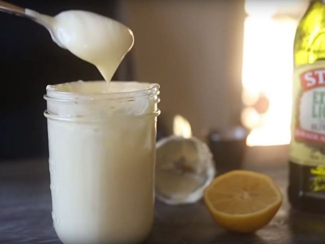 Video: Ako pripraviť majonézu len z 3 surovín