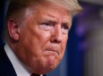 Trump odporúča nosiť rúška, sám ho však odmieta